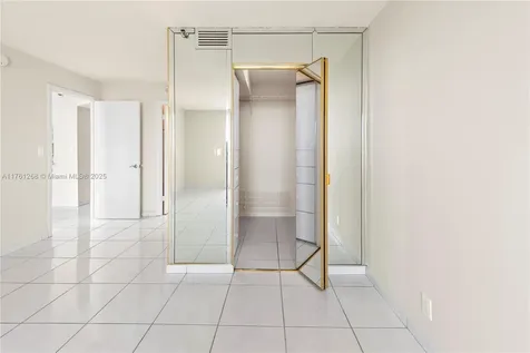 2555 Collins Avenue Miami Beach FL 33140