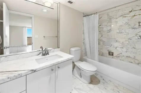 2555 Collins Avenue Miami Beach FL 33140