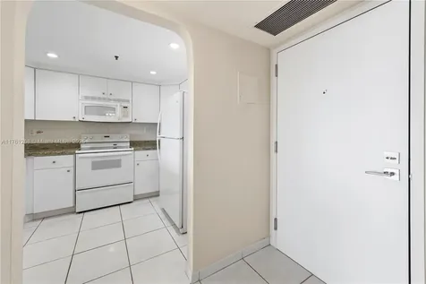 2555 Collins Avenue Miami Beach FL 33140