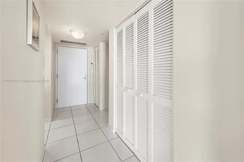 2555 Collins Avenue Miami Beach FL 33140