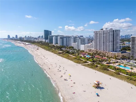 2555 Collins Avenue Miami Beach FL 33140