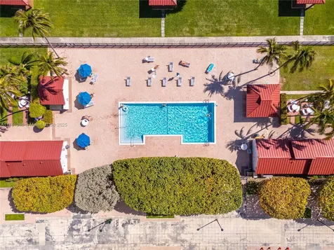 2555 Collins Avenue Miami Beach FL 33140