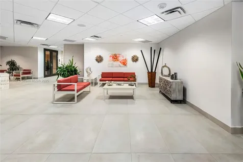 2555 Collins Avenue Miami Beach FL 33140