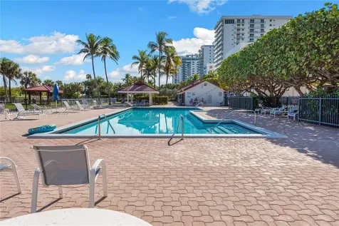 2555 Collins Avenue Miami Beach FL 33140