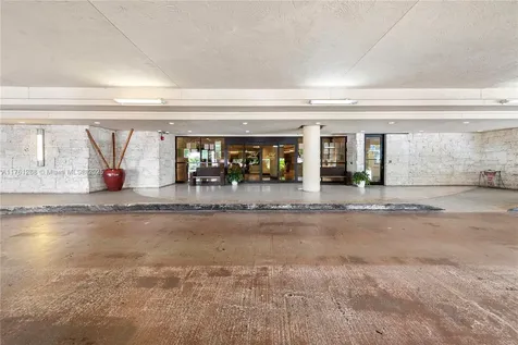 2555 Collins Avenue Miami Beach FL 33140