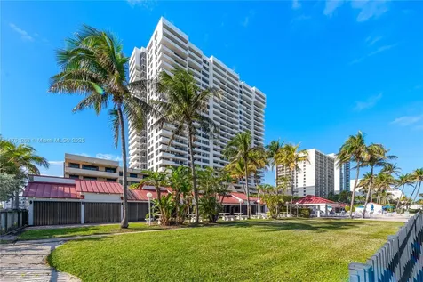 2555 Collins Avenue Miami Beach FL 33140