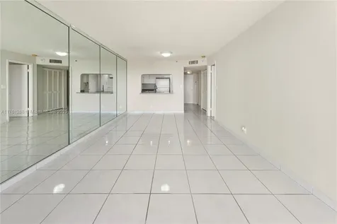 2555 Collins Avenue Miami Beach FL 33140