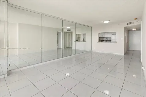 2555 Collins Avenue Miami Beach FL 33140