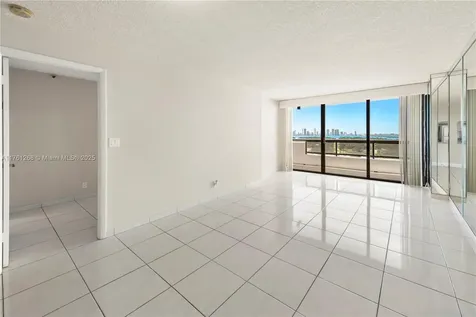 2555 Collins Avenue Miami Beach FL 33140