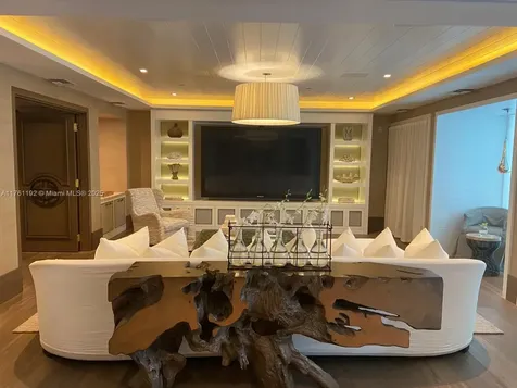 125 Ocean Drive Miami Beach FL 33139
