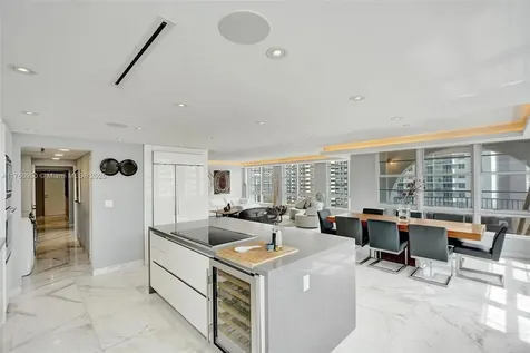 5660 Collins Avenue Miami Beach FL 33140