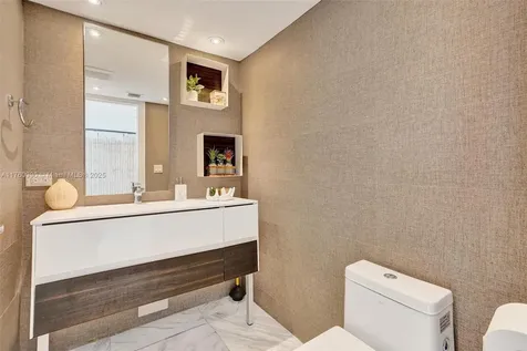 5660 Collins Avenue Miami Beach FL 33140