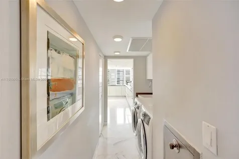 5660 Collins Avenue Miami Beach FL 33140