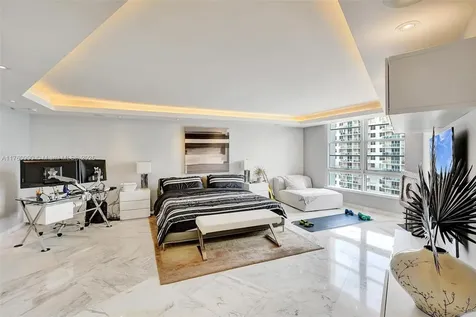 5660 Collins Avenue Miami Beach FL 33140