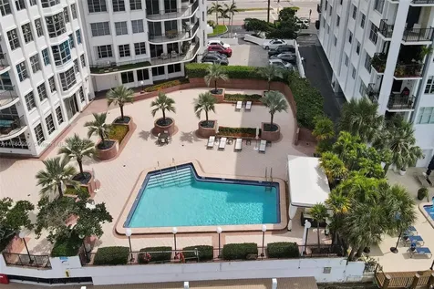 5660 Collins Avenue Miami Beach FL 33140