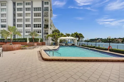 5660 Collins Avenue Miami Beach FL 33140