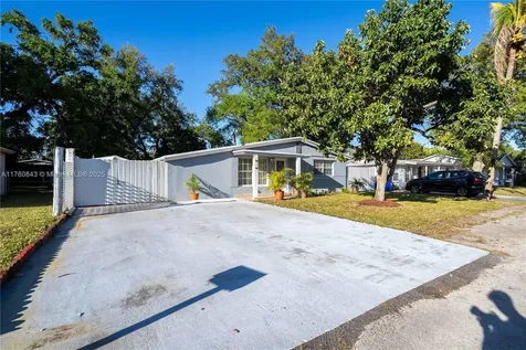 5627 Atlanta Street Hollywood FL 33021