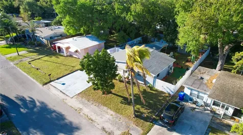 5627 Atlanta Street Hollywood FL 33021