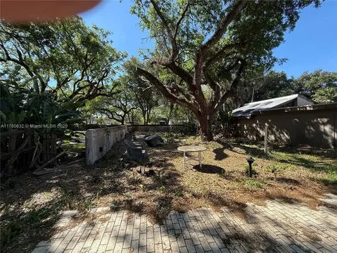 9999 SW 87th Court Miami FL 33176