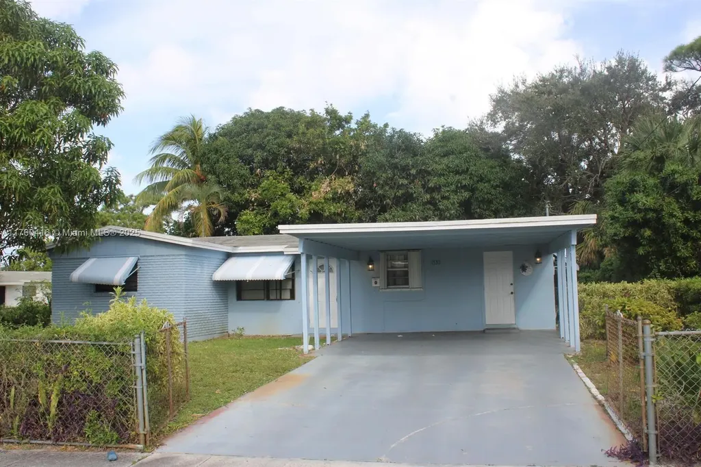 1530 W Avenue H W Riviera Beach FL 33404
