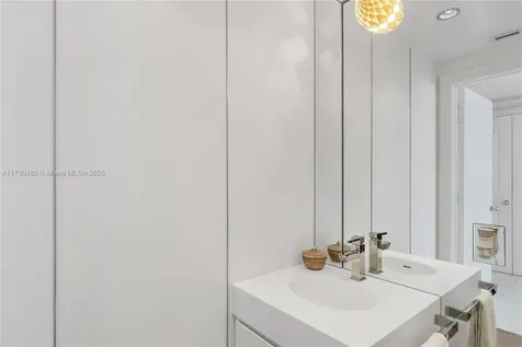 3737 Collins Avenue Miami Beach FL 33140