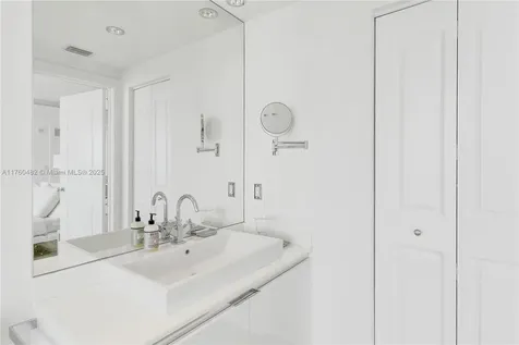 3737 Collins Avenue Miami Beach FL 33140