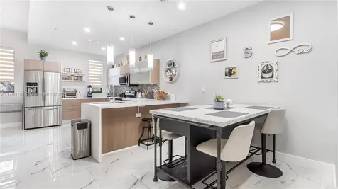 466 SE 1st Circle Pompano Beach FL 33060