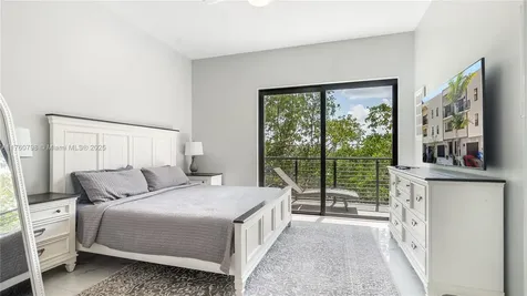 466 SE 1st Circle Pompano Beach FL 33060