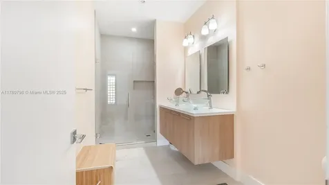 466 SE 1st Circle Pompano Beach FL 33060