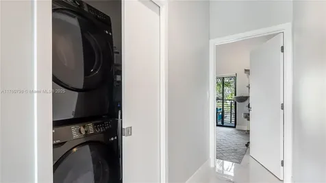 466 SE 1st Circle Pompano Beach FL 33060