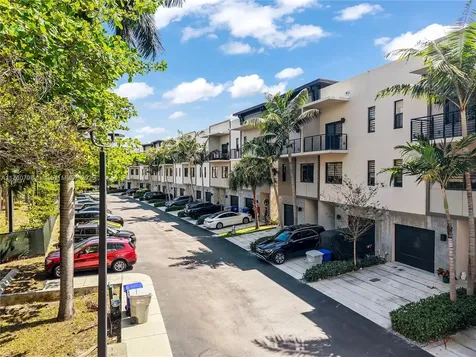 466 SE 1st Circle Pompano Beach FL 33060