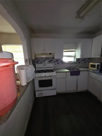 2931 NW 27th Street Miami FL 33142