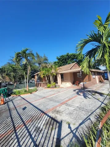 2931 NW 27th Street Miami FL 33142