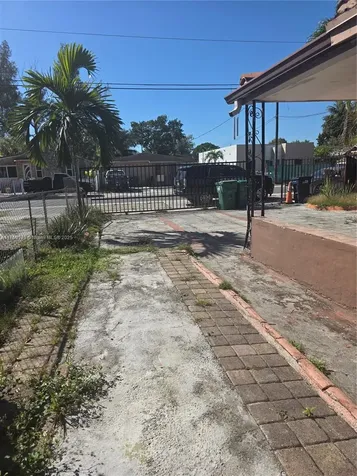 2931 NW 27th Street Miami FL 33142