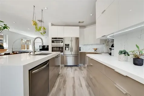 8527 NW 111th Court Doral FL 33178