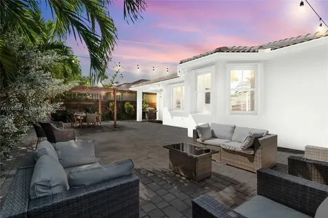 8527 NW 111th Court Doral FL 33178