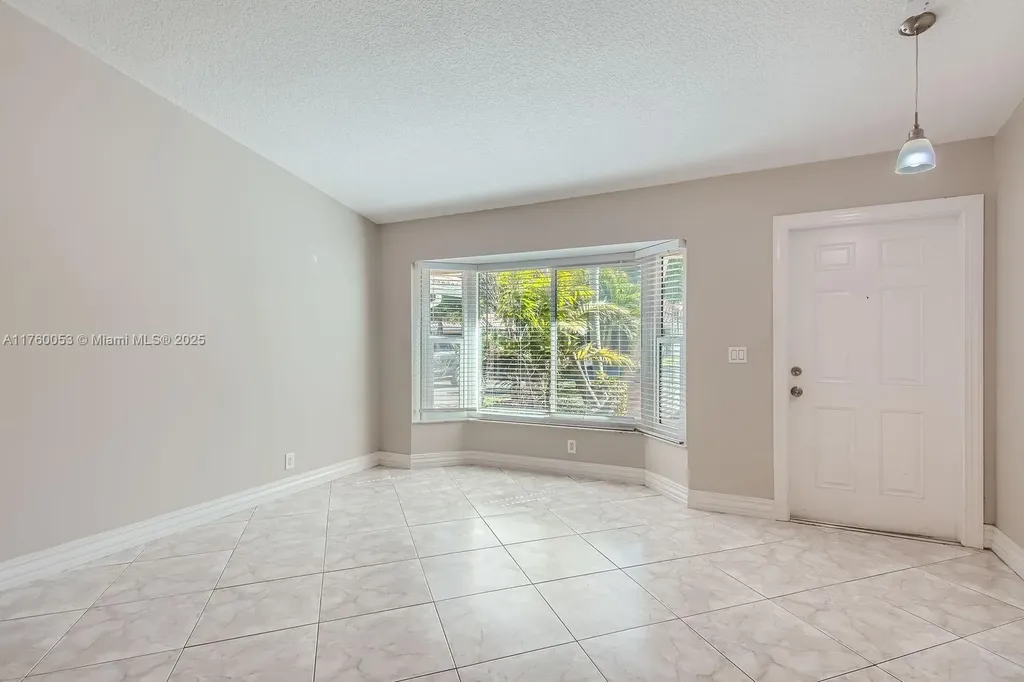 3040 NW 94th Avenue Coral Springs FL 33065