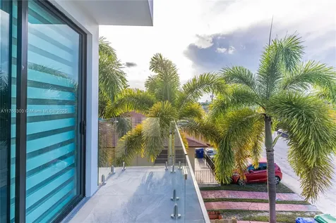 3176 SW 23rd Terrace Miami FL 33145