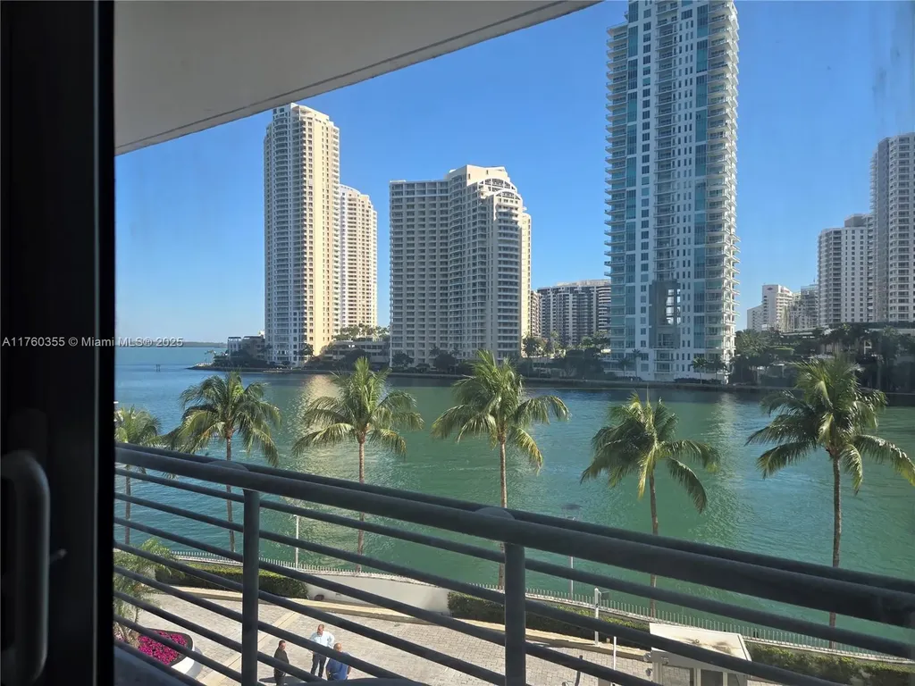 325 S Biscayne Boulevard Miami FL 33131