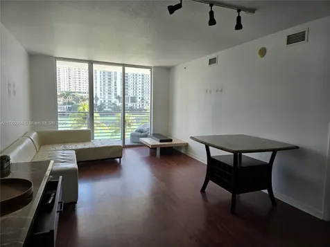 325 S Biscayne Boulevard Miami FL 33131