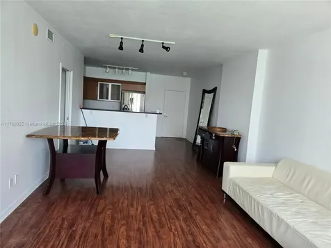 325 S Biscayne Boulevard Miami FL 33131