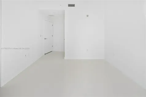 851 NE 1st Avenue Miami FL 33132