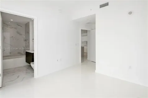 851 NE 1st Avenue Miami FL 33132