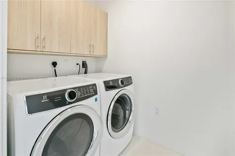 851 NE 1st Avenue Miami FL 33132