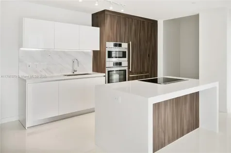 851 NE 1st Avenue Miami FL 33132