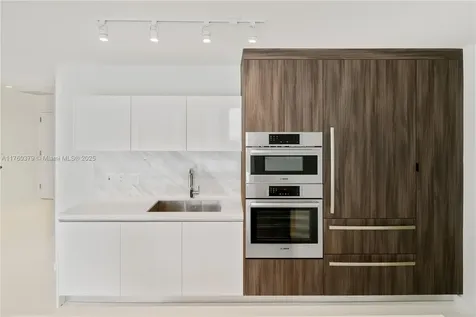 851 NE 1st Avenue Miami FL 33132