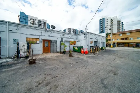 Highly Profitable Restaurant-bar For Sale On 8th Street Miami FL 33144