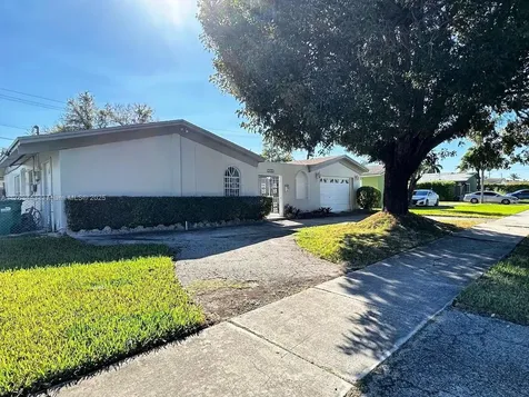 19021 SW 97th Avenue Cutler Bay FL 33157