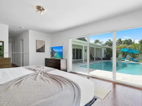 16473 NE 31st Avenue North Miami Beach FL 33160