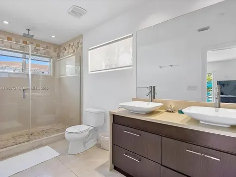 16473 NE 31st Avenue North Miami Beach FL 33160